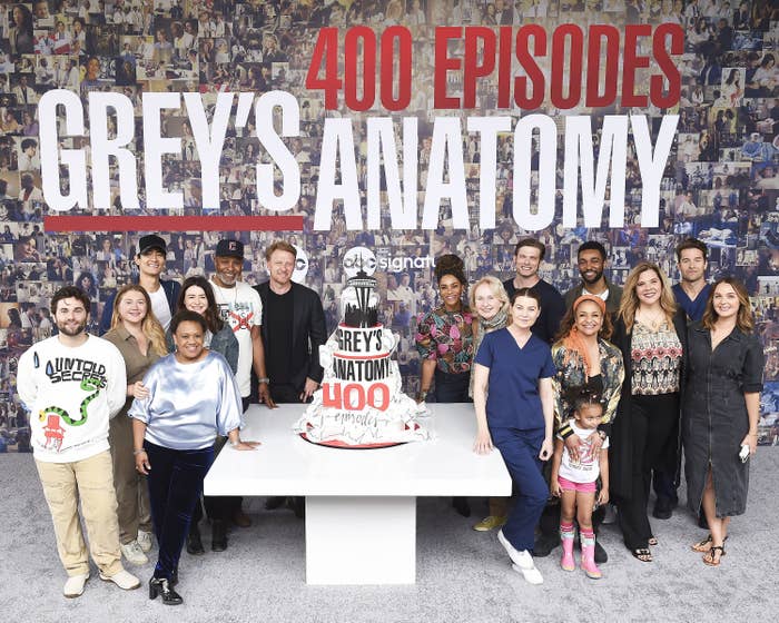 The cast of &quot;Grey&#x27;s Anatomy&quot; surround a multi-tiered cake celebrating 400 episodes