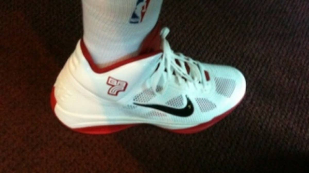 A quick look at Brandon Roy's home Nike Zoom Hyperfuse player exclusive.