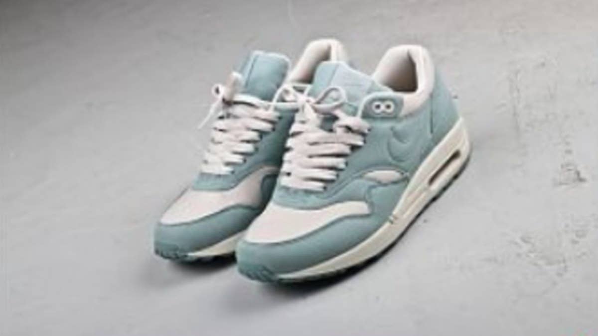 Continuing to offer clean looks for the women, another two releases of the Air Max 1 are on the way from Nike Sportswear. 