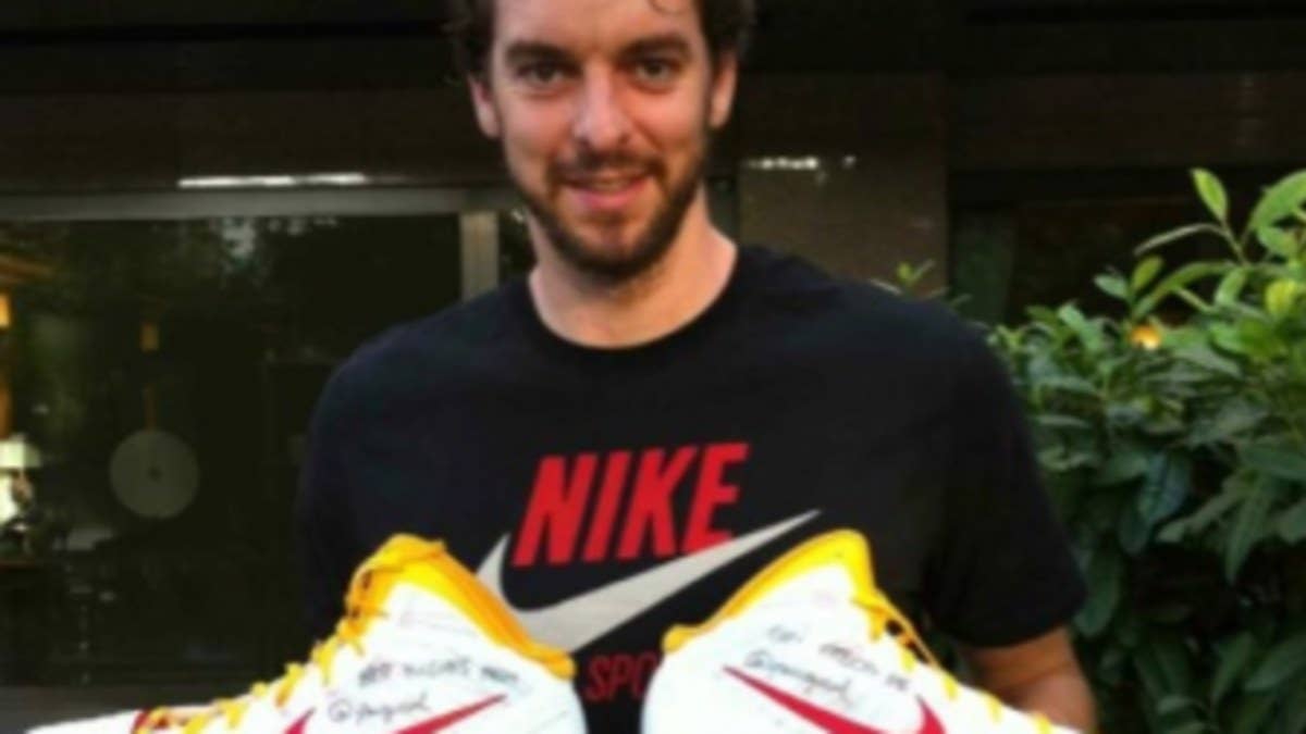 After helping lead Spain to the Eurobasket 2011 Championship last month, Pau Gasol is giving away a signed pair of Player Exclusive Nike Hyperdunks.