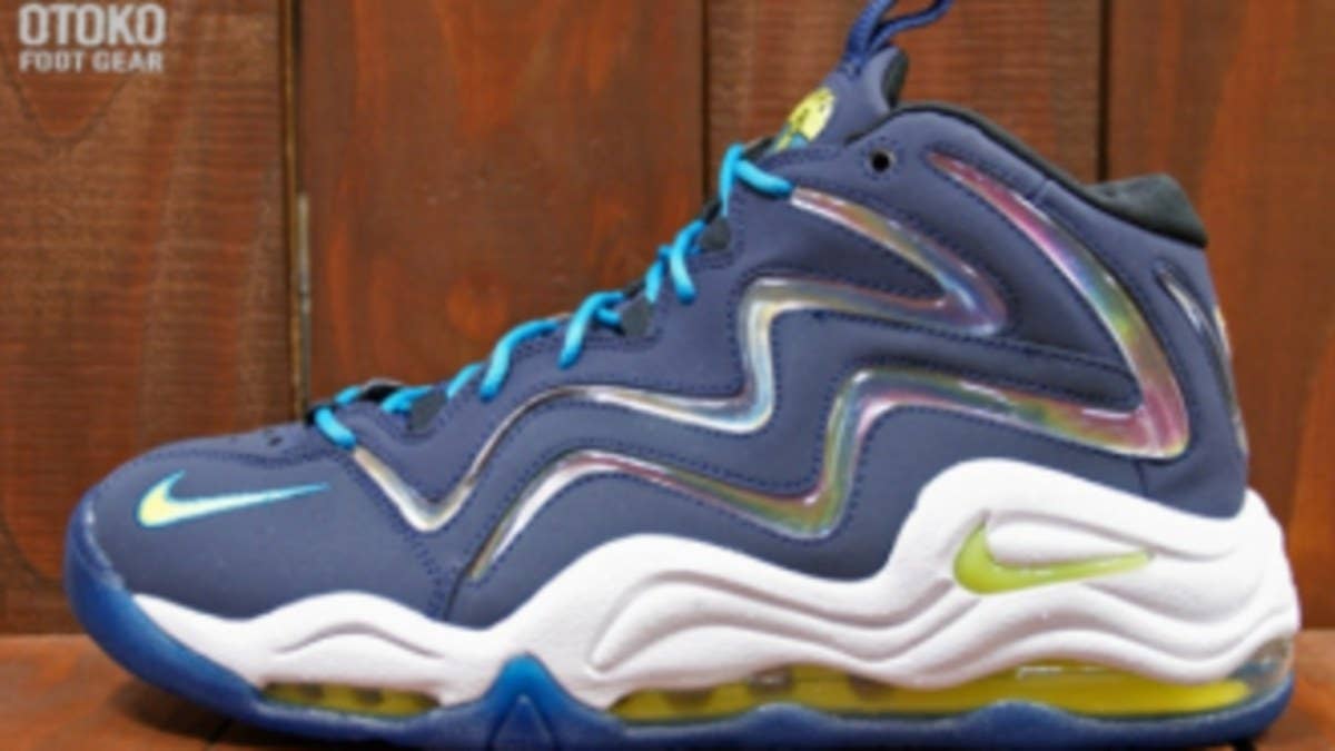 We're provided with our best look yet at the Air Pippen 1 in this summer-fitting "Midnight Navy" color scheme.