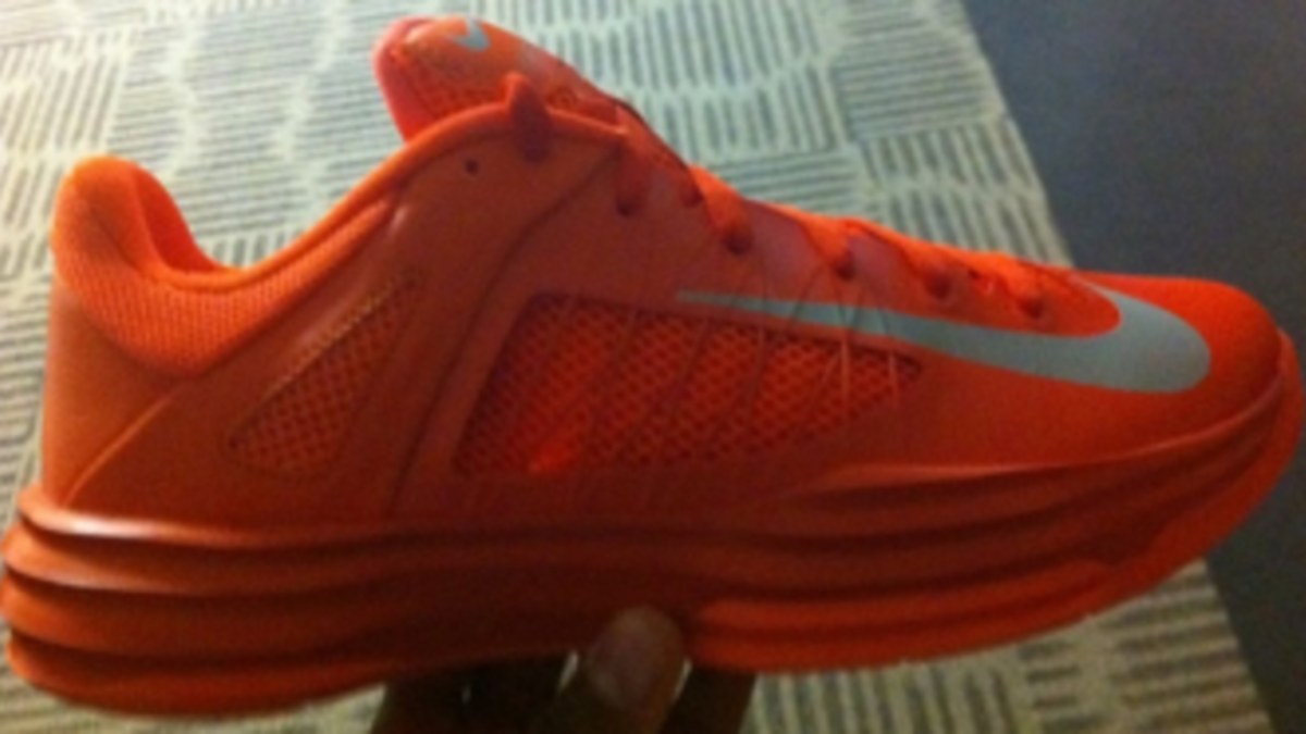 Red 2024 hyperdunks 2012