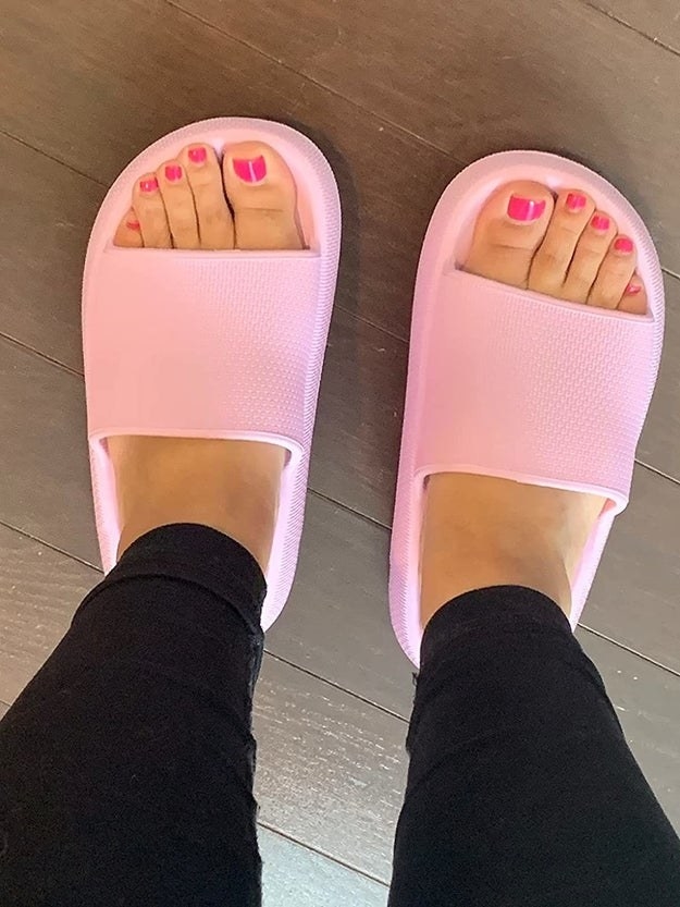 A reviewer wearing pink sandals