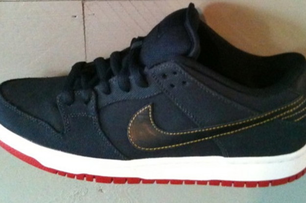 Nike SB x Levi s Dunk Low Hyperstrike Complex