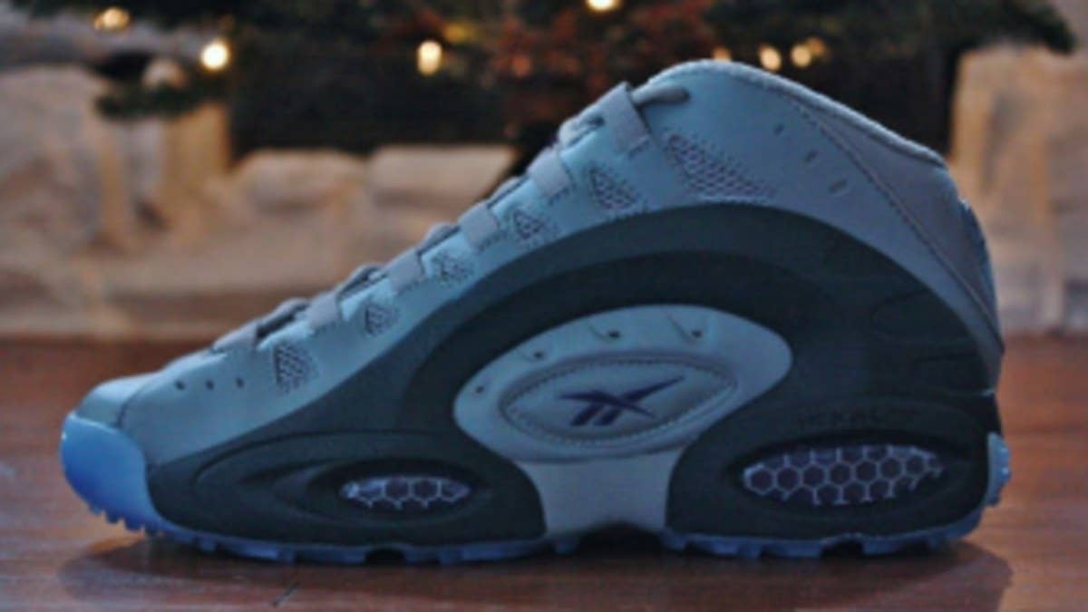 Reebok Classics rushes Emmitt Smith's retro sig to retailers in another new colorway.