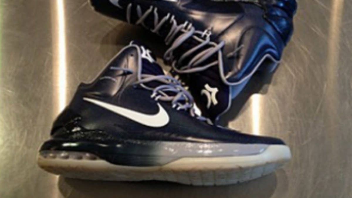 Today brings us a look at another National High School Invitational Nike KD V colorway, this pair made for Indiana's La Lumiere Lakers.
