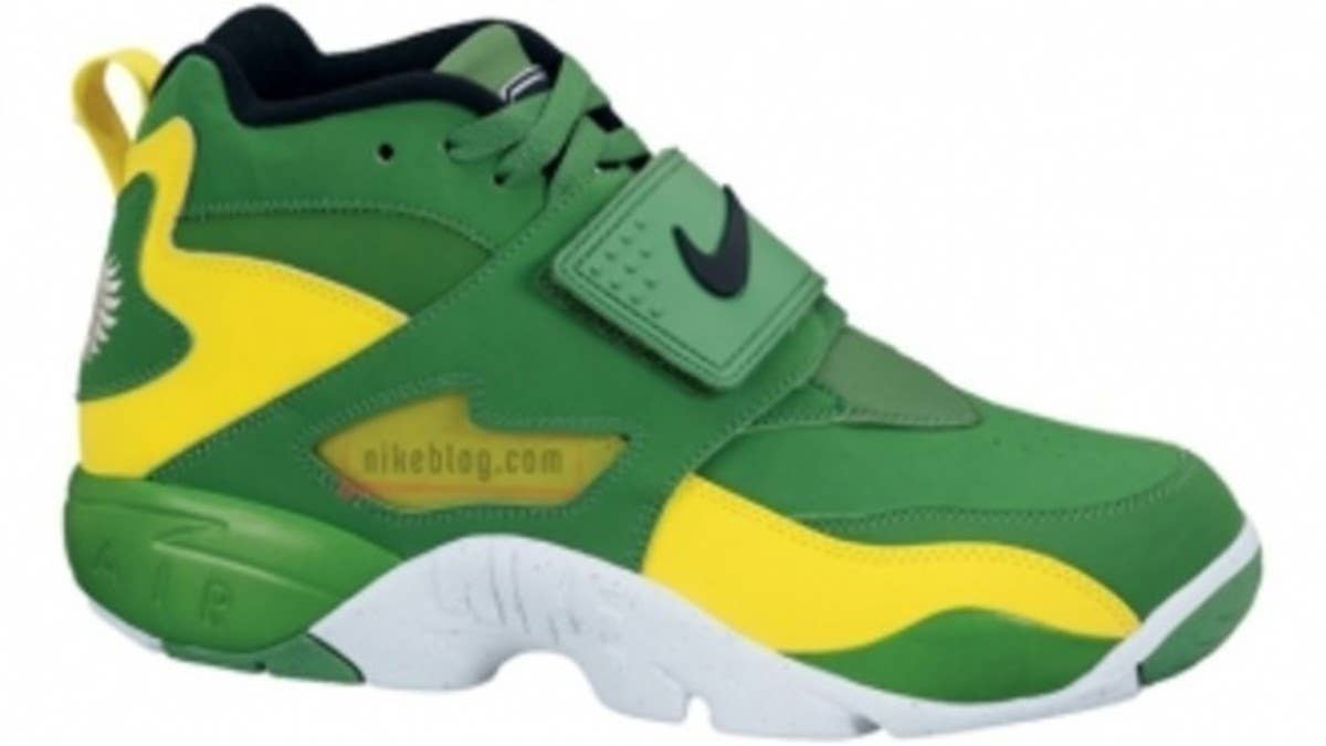 Classic Oregon Ducks team colors take over this upcoming release of the Air Diamond Turf by Nike Sportswear.
