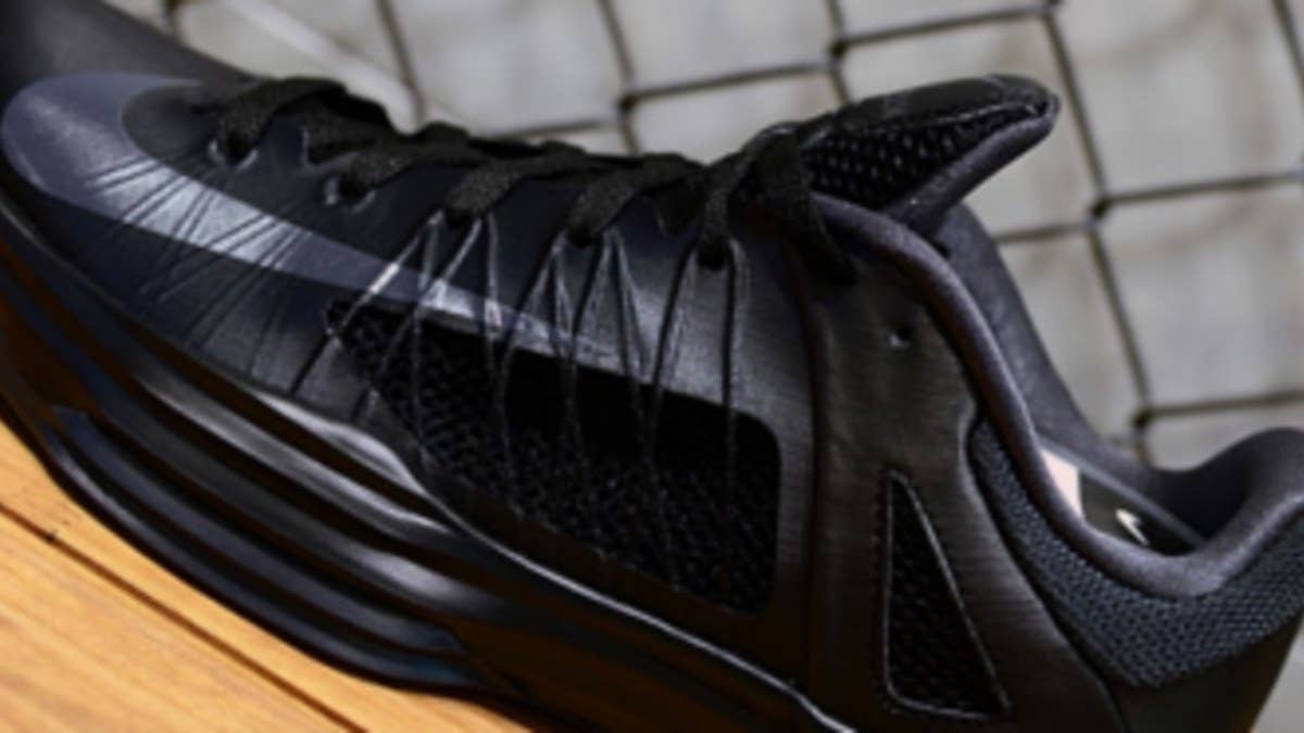The low-cut version of the Lunar Hyperdunk in an upcoming all-black colorway.