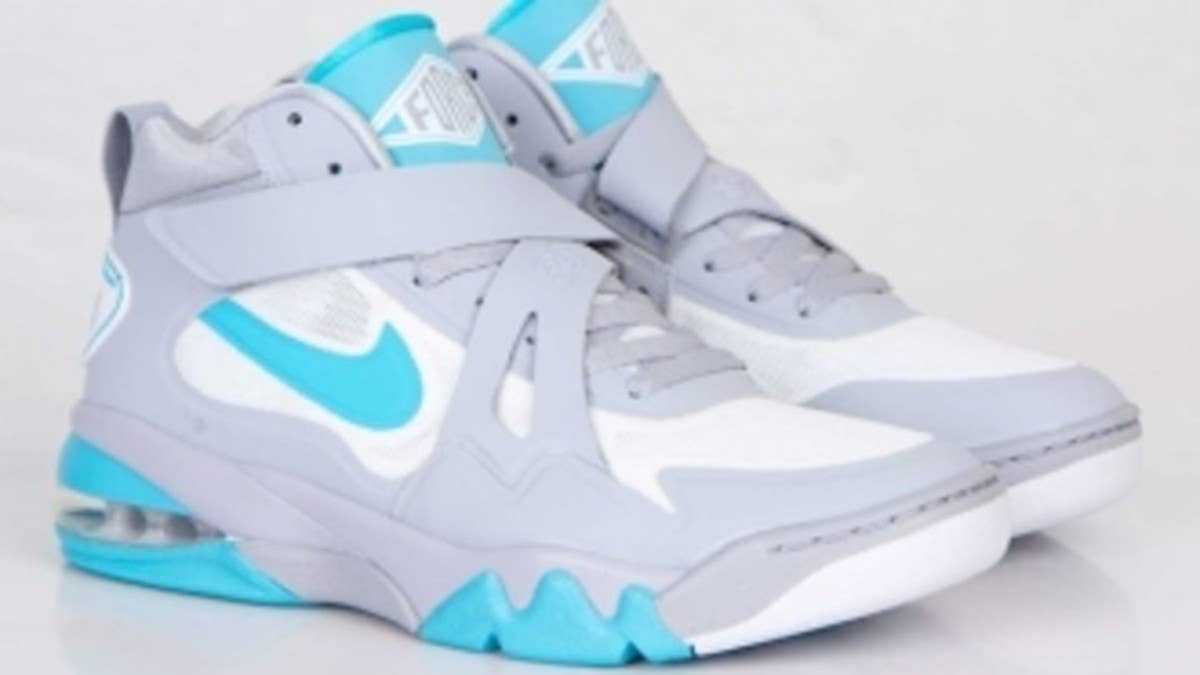 Another Charles Barkley classic is updated and hit with a lively 'Gamma Blue' color scheme by Nike Sportswear.