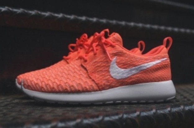 harga nike roshe run sport station