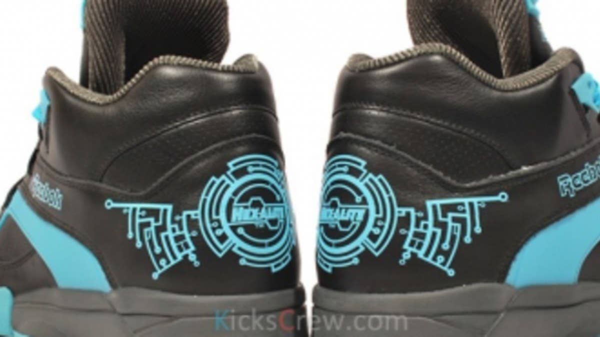 A closer look at the TRON-inspired Reebok Court Victory Pump.