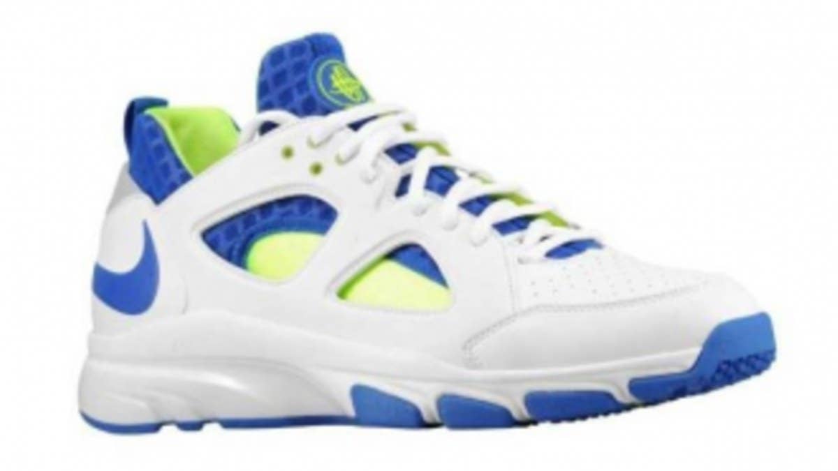 The latest Zoom Huarache Trainer Low release is a throwback to one of the original Air Huarache colorways.