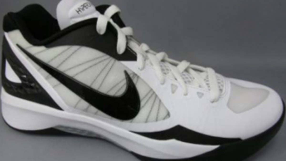 Here's a look at the upcoming low-cut version of the Nike Zoom Hyperdunk 2011, set to start hitting retail in January.