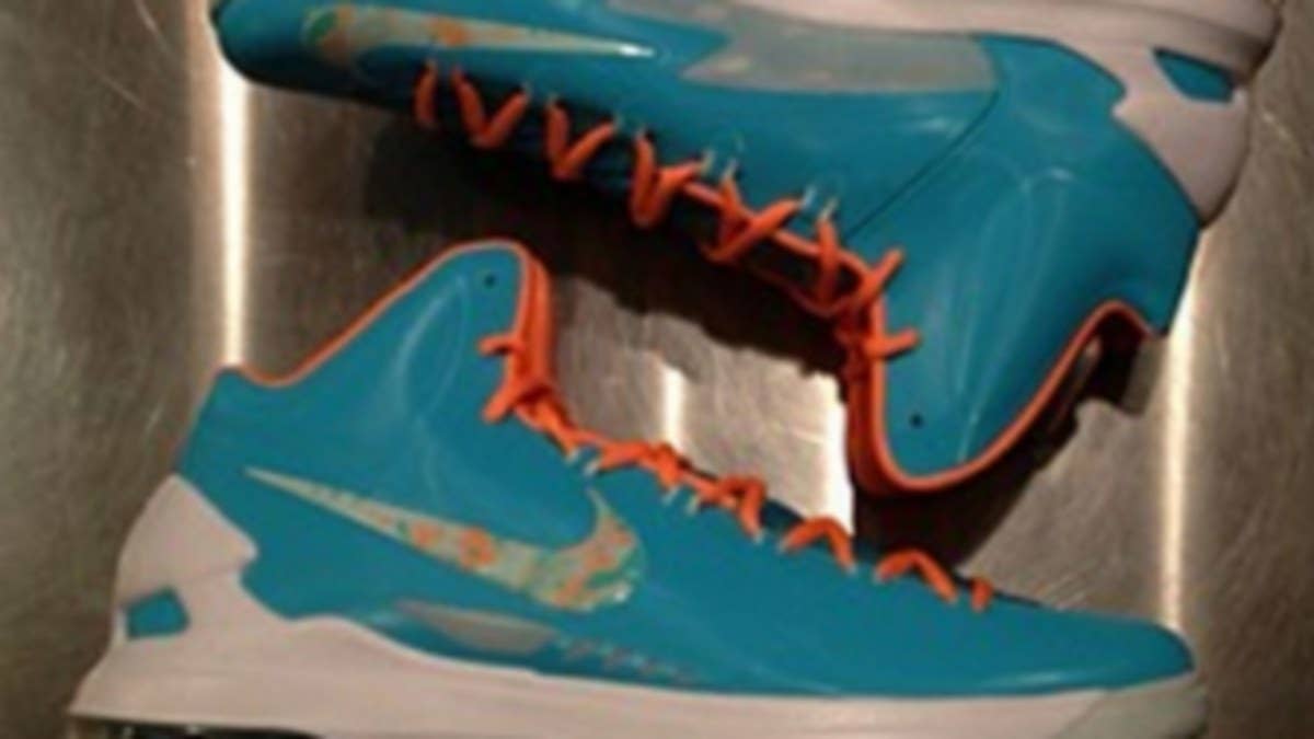 This latest set of images brings us our first look at this season's Easter KD V set to release later this month.