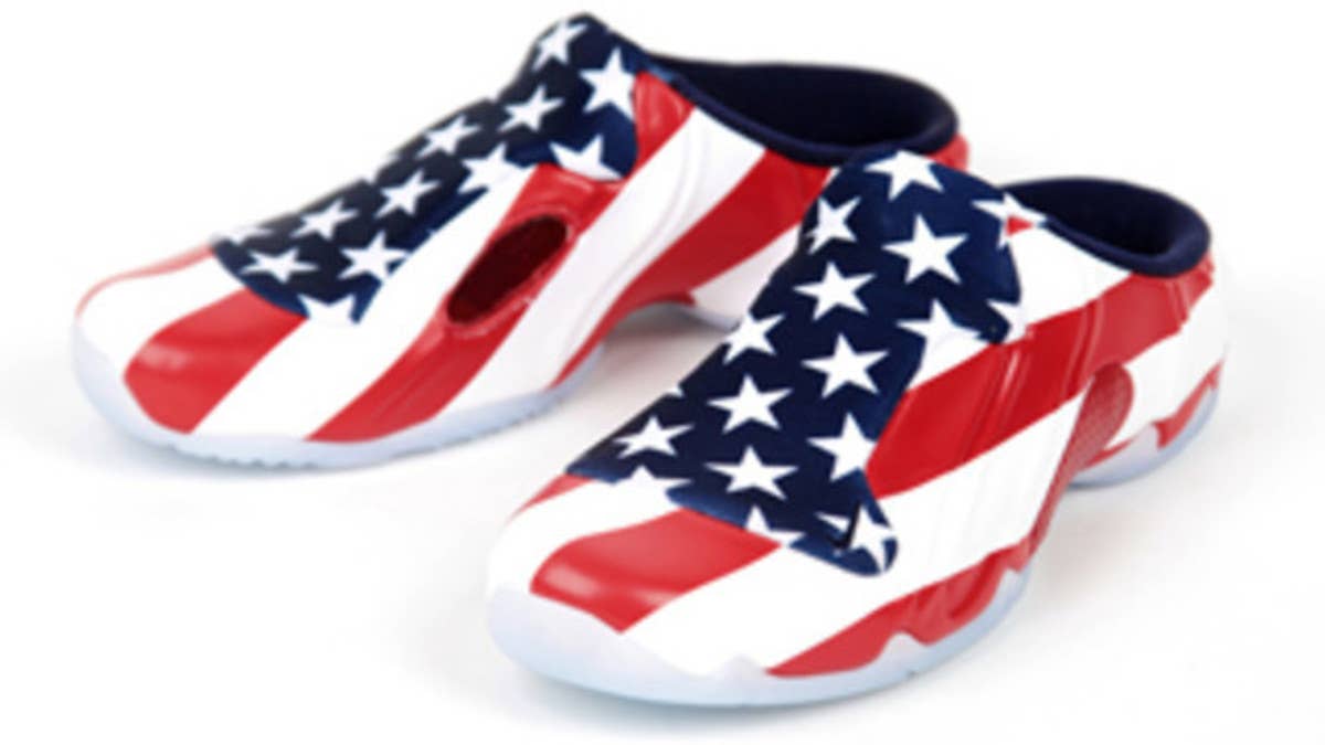 The stars and stripes cover the latest colorway of the Nike Solo Slide.