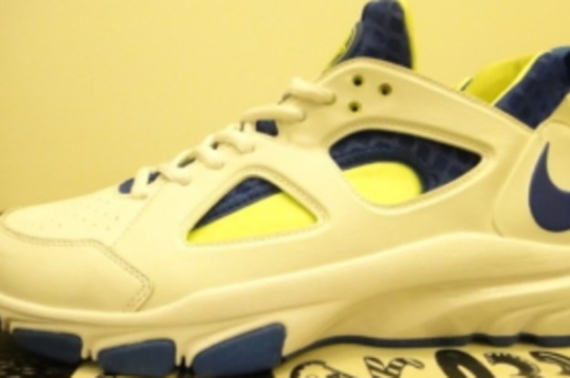 Nike zoom on sale huarache tr low