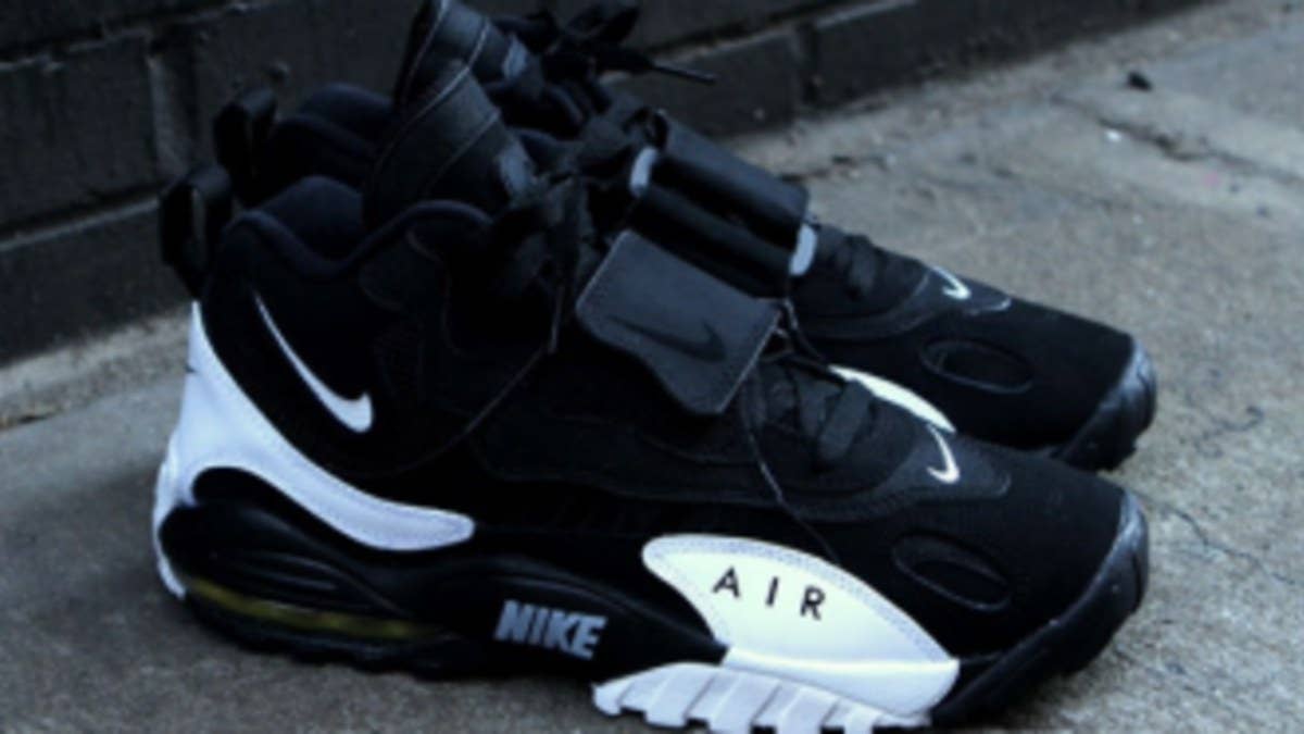 Known for being Dan Marino's preferred turf trainer and it's hoop crossover success in the 90s, the Nike Air Max Speed Turf is officially back on the market.