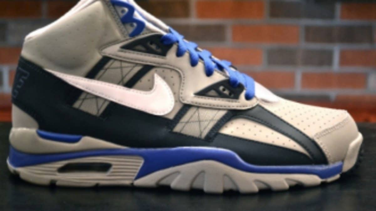 Helping us close out another great year of gridiron classics, Nike Sportswear recently introduced this all new colorway of the Air Trainer SC.  