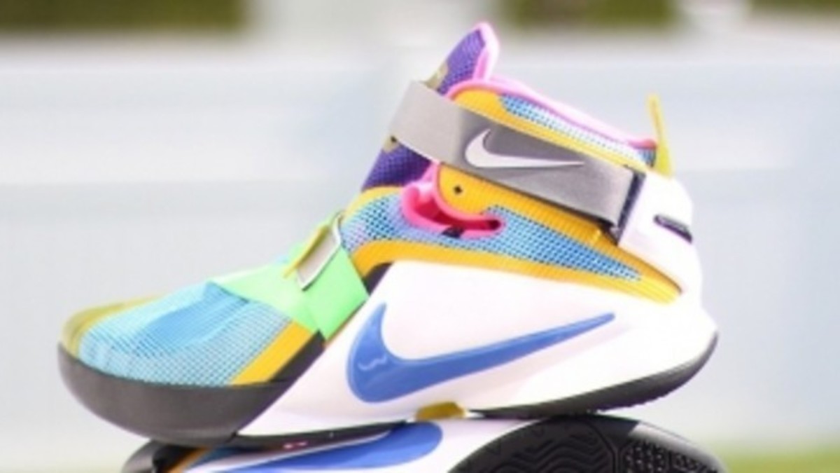 Lebron store soldier multicolor