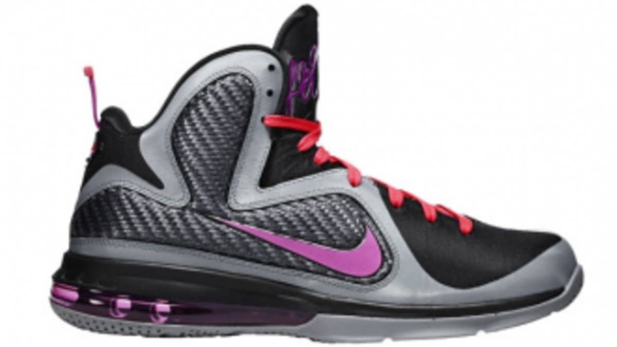 Due out early next month is this new LeBron 9 colorway that has already been dubbed the "Miami Nights."