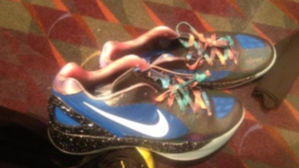 Looks like Deron WIlliams is also in on all of this weekend's "Galaxy" madness, after recently tweeting out a photo of this unique galaxy-inspired Hyperdunk 2011 Low PE.  