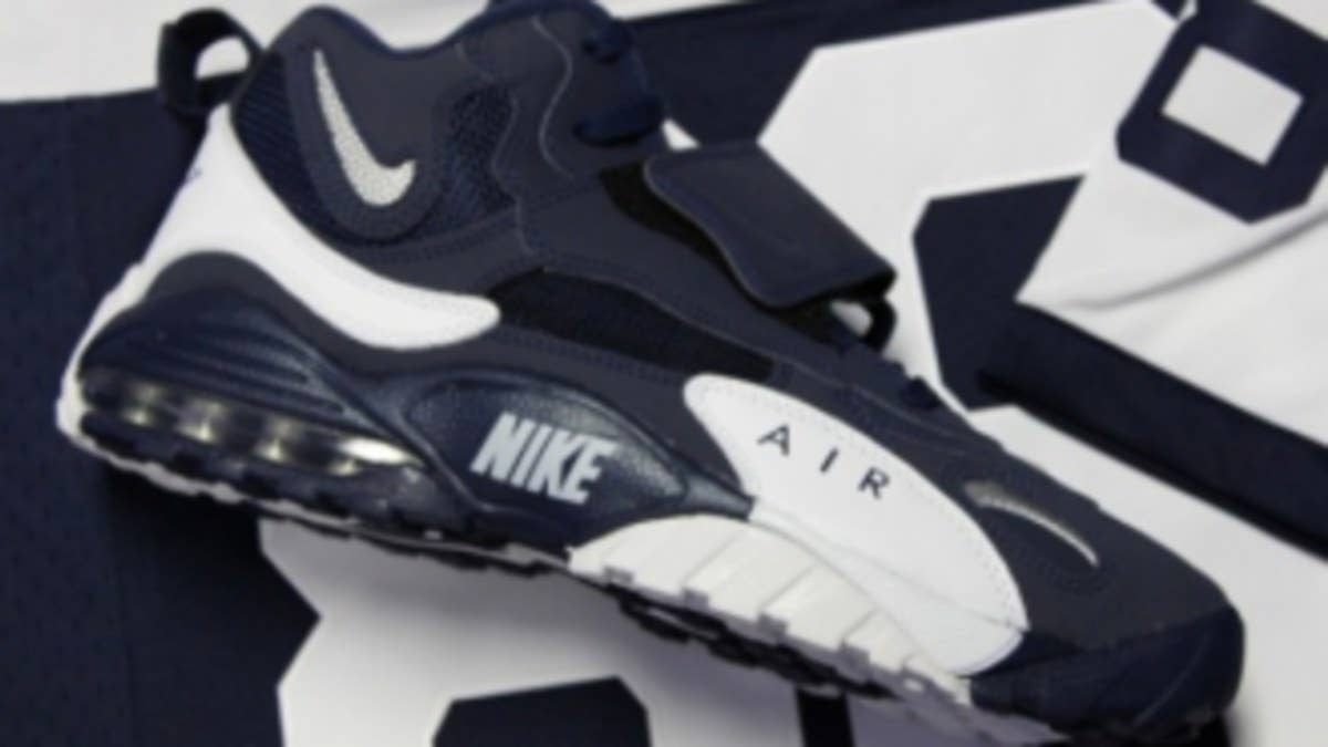 Arguably the most storied franchise in football inspires this latest colorway of the Air Max Speed Turf by Nike Sportswear.  