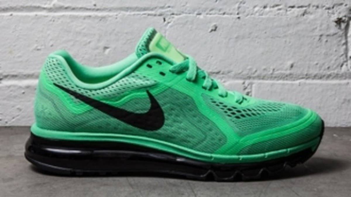 Nike's premier runner for 2014 arrives in an appealing 'Light Lucid Green' colorway.