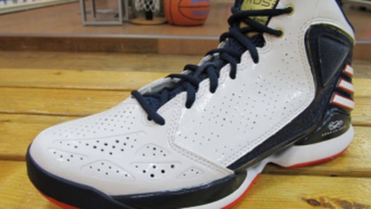 Though Derrick Rose is part of the long list of NBA stars sitting out the 2012 Olympics due to injury, his off-season sig is still dropping in the Olympic-themed colorway he intended to wear in London.