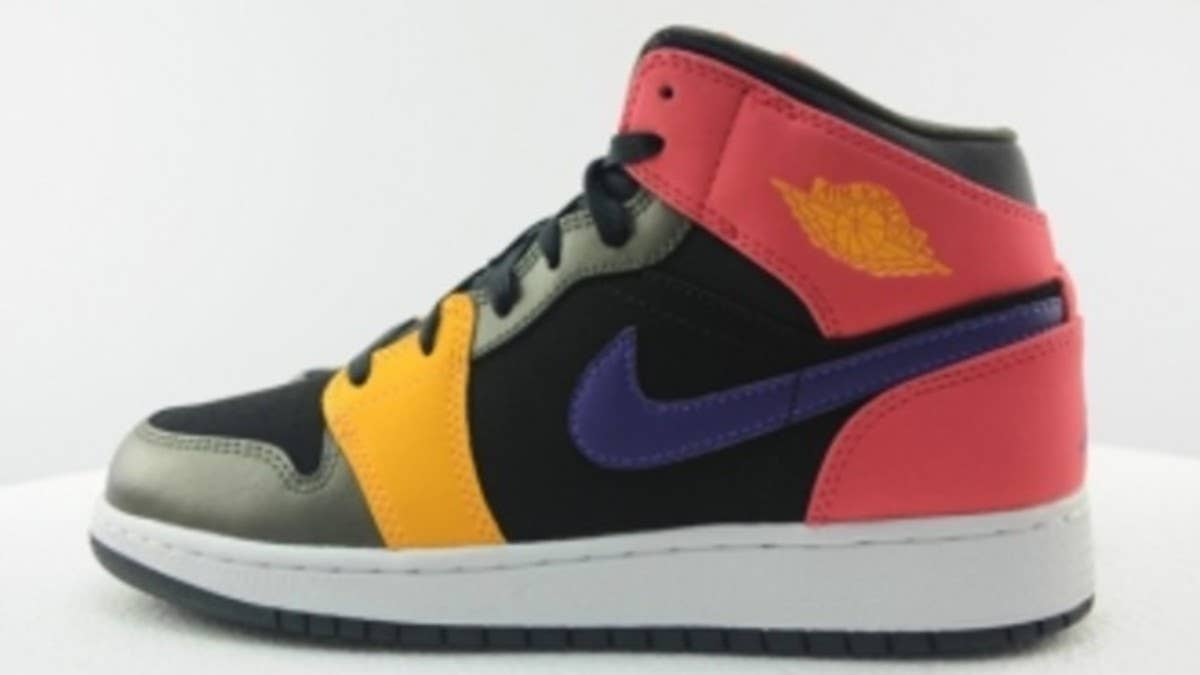 The Jumpman team out in Beaverton continues to cater to the younger generation with this all new Air Jordan 1 Retro Mid covered in several vibrant colors.
