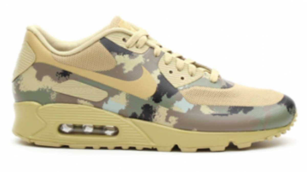 A closer look at the Nike Air Max 90 Hyperfuse CC SP "Italy" from the new Air Max Camo Collection.