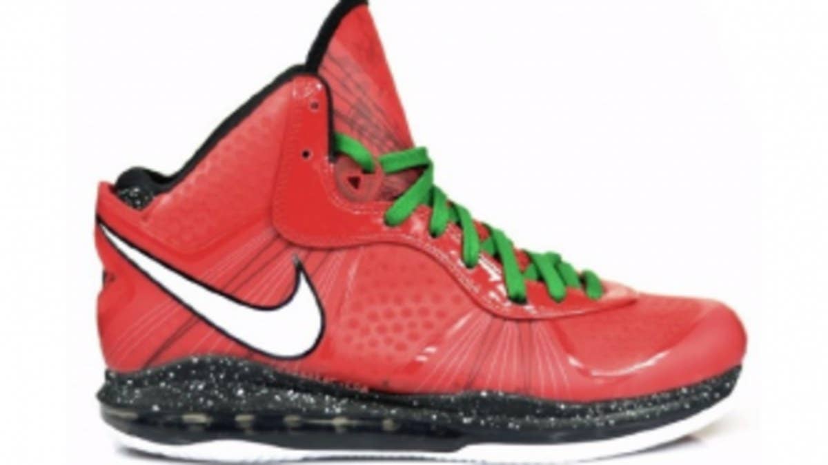 Another look at the much talked about "Christmas" edition of the Nike Air Max LeBron 8 V/2.
