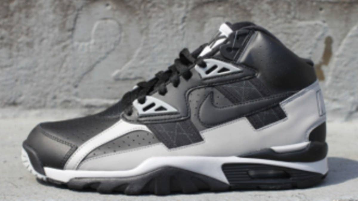 The timeless Air Trainer SC is back again for football season reliving Bo Jackson's days as a member of the Oakland Raiders.  