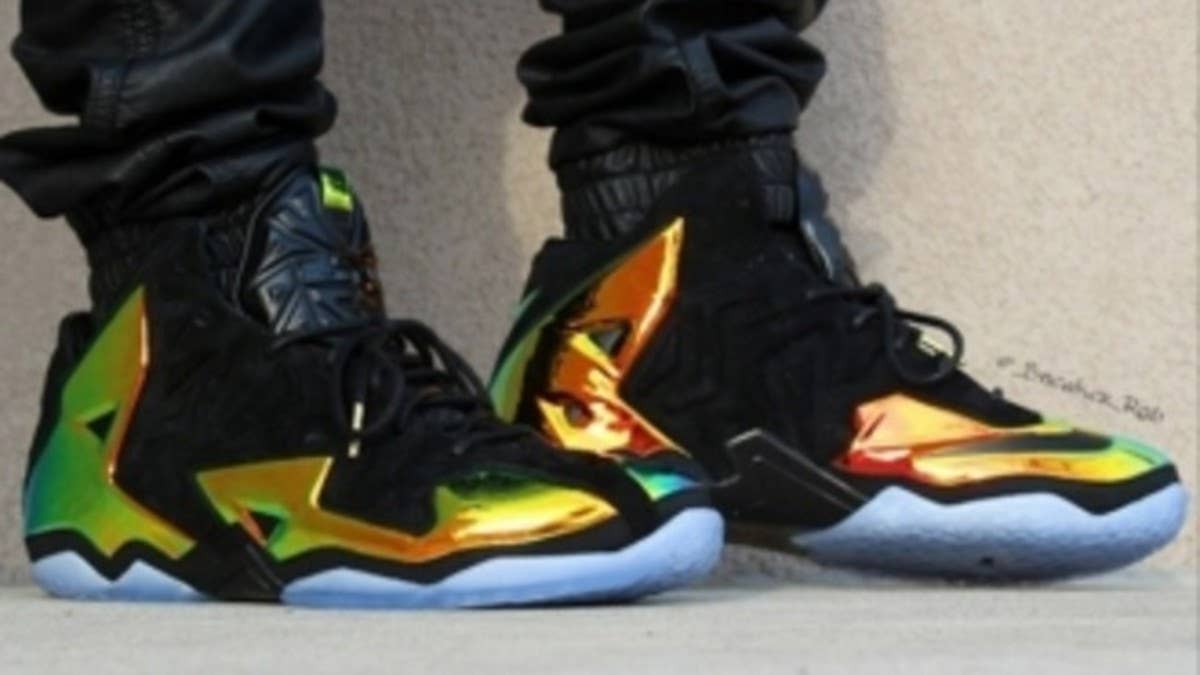 Today's news brings us our first on-foot look at the upcoming 'King's Crown' LeBron XI EXT.