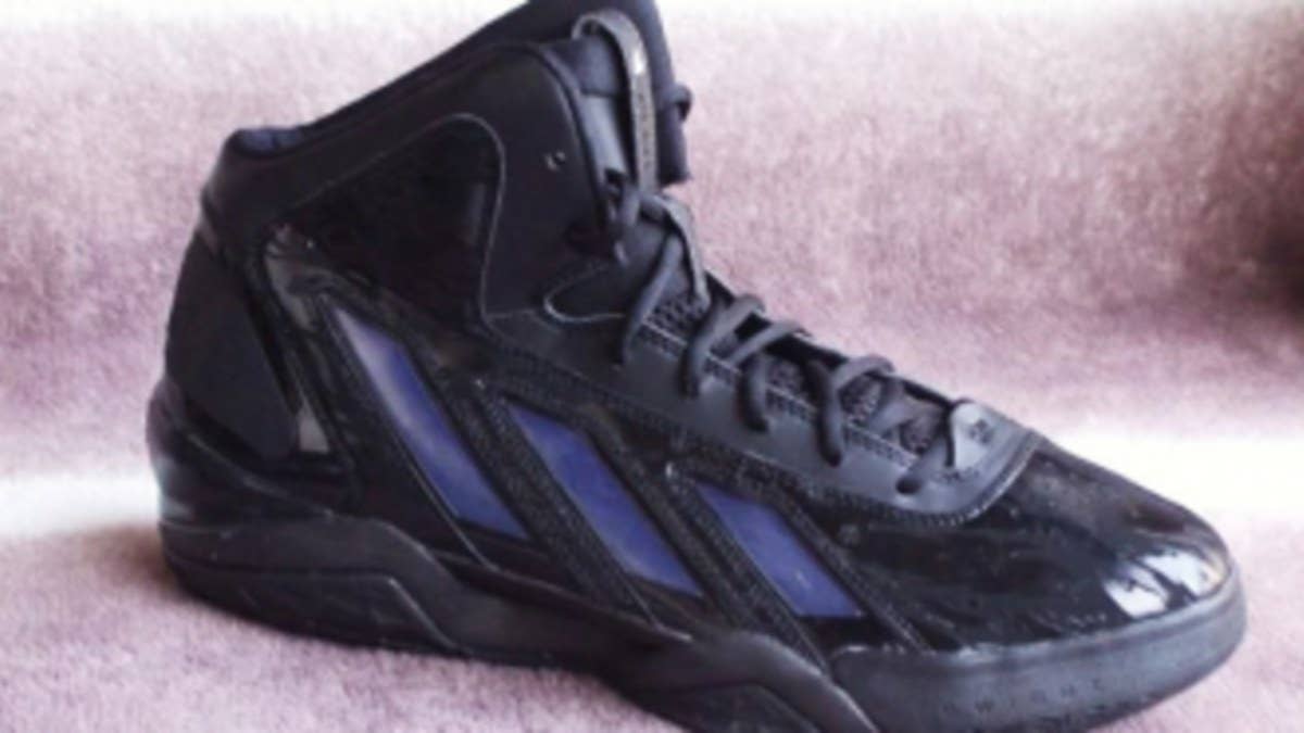 While Dwight Howard is waiting for his delivery of size 18 Laker-themed adidas adiPower Howard 3 PEs, this new "Blackout" colorway may be one he considers when rehabbing his back for the upcoming season.
