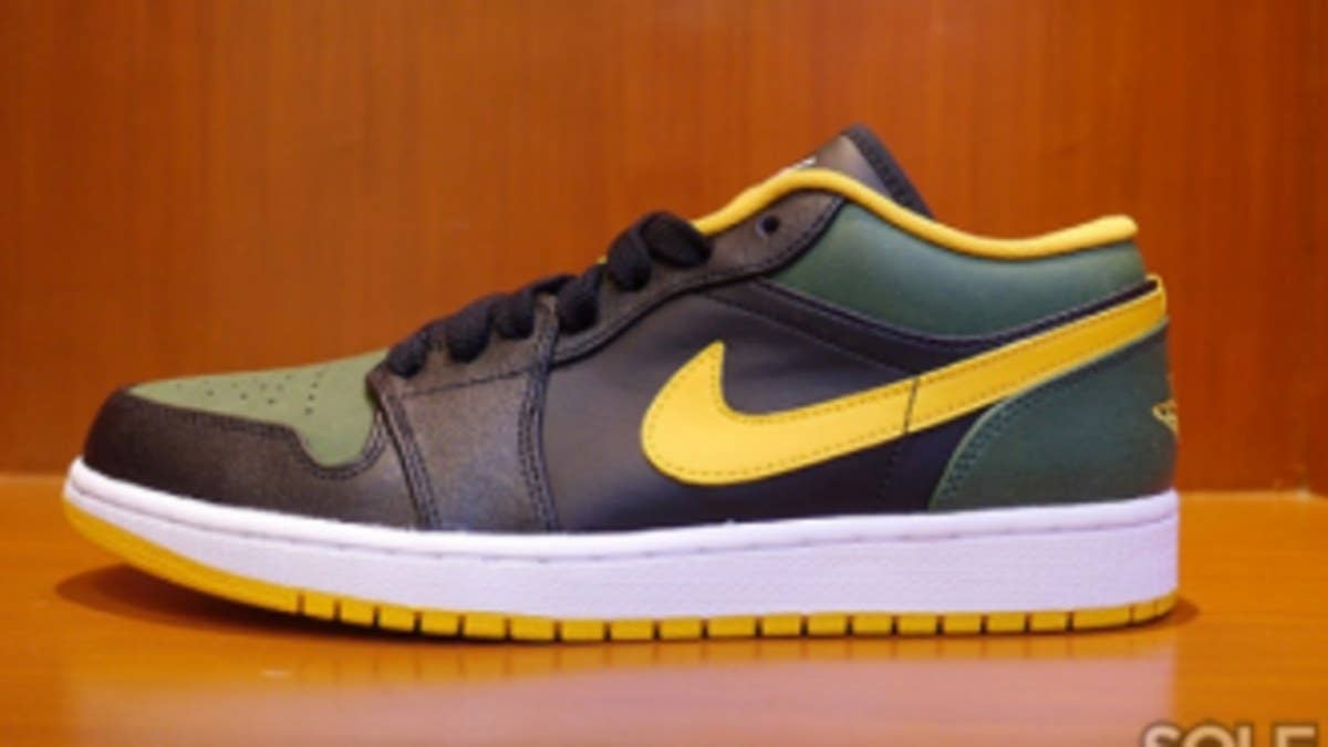 Another supersonics color scheme takes over the original Air Jordan, this time over the Air Jordan 1 Retro Low.