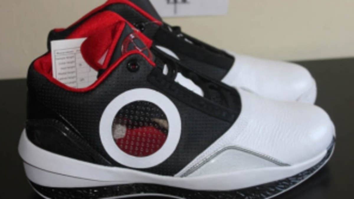 This sample is similar to the Dwyane Wade PE that released at House of Hoops.
