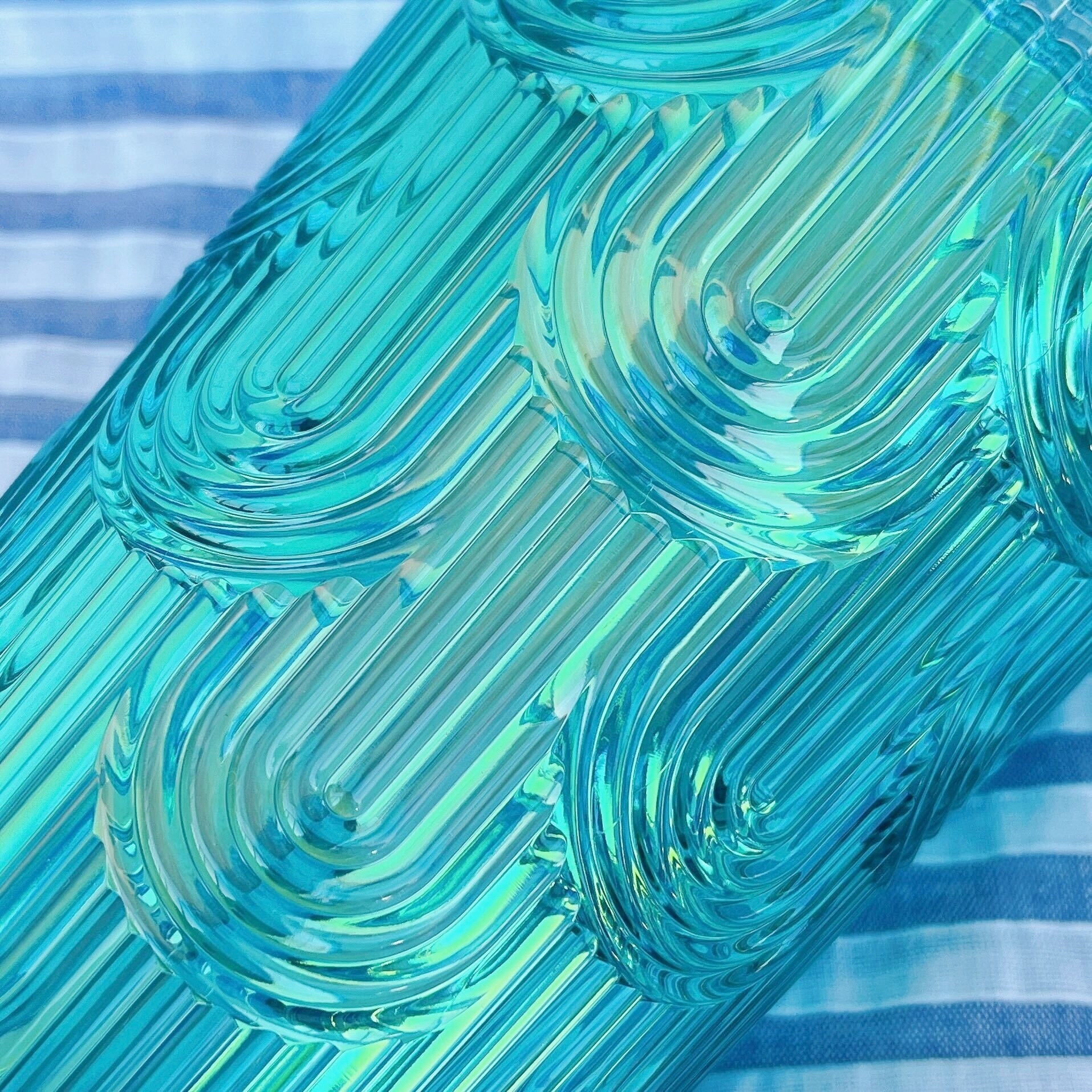 スタバ】ディズニー映画に出てきそう…！海みたいな「激かわタンブラー