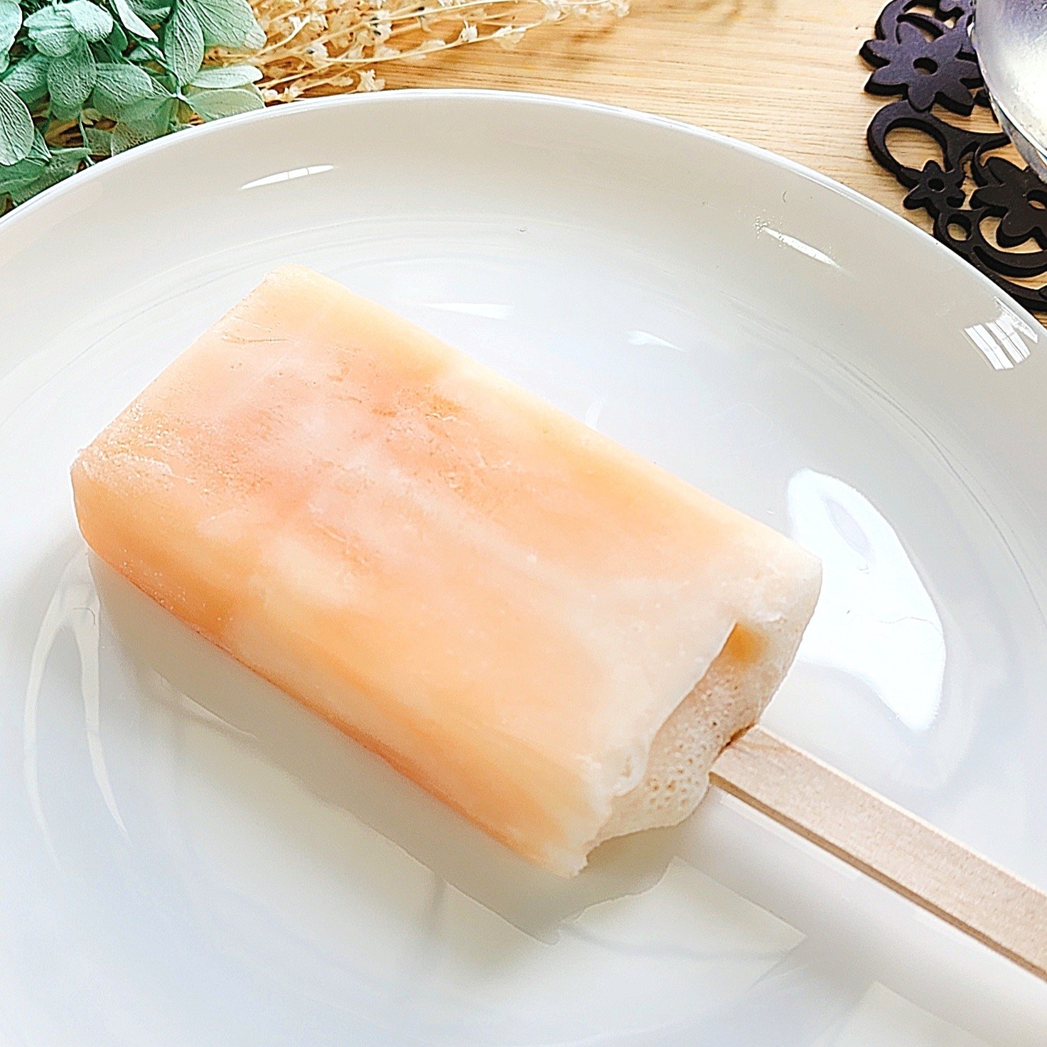 FamilyMart(ファミリーマート)のおすすめスイーツ「とろける食感ぎゅっと白桃」