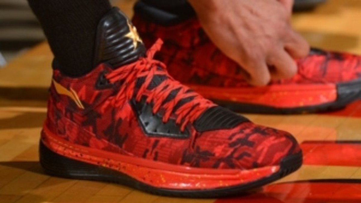 Dwyane wade 2024 shoes tonight