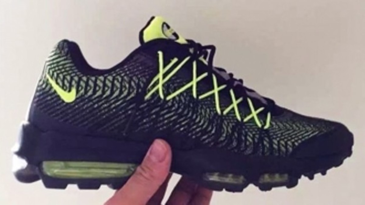 Nike 95 ultra jacquard black top