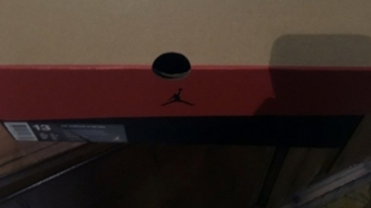 Jordan 12 shoe box top