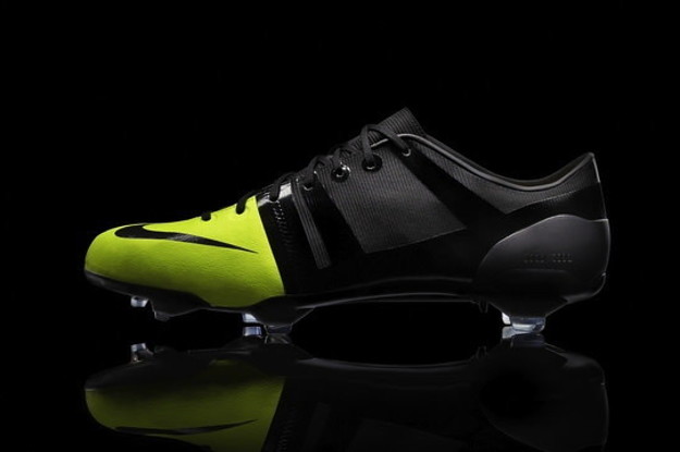 Nike GS Football Boot Complex