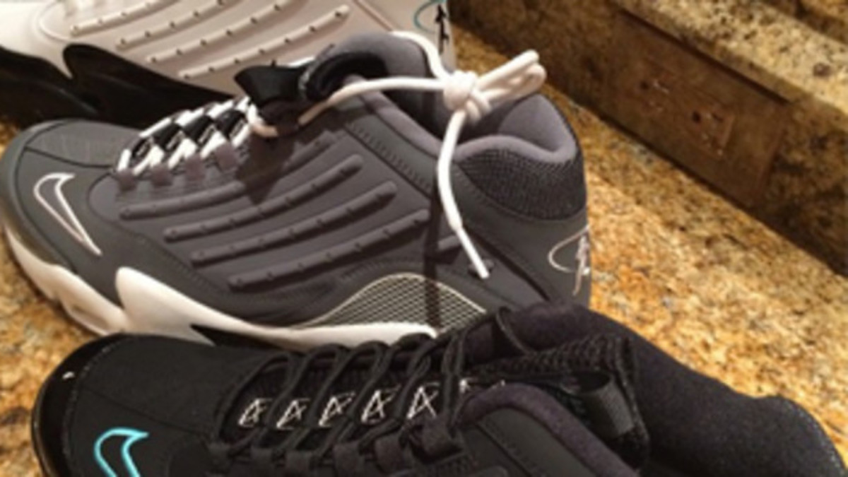 Ken griffey jr nike shox 2025