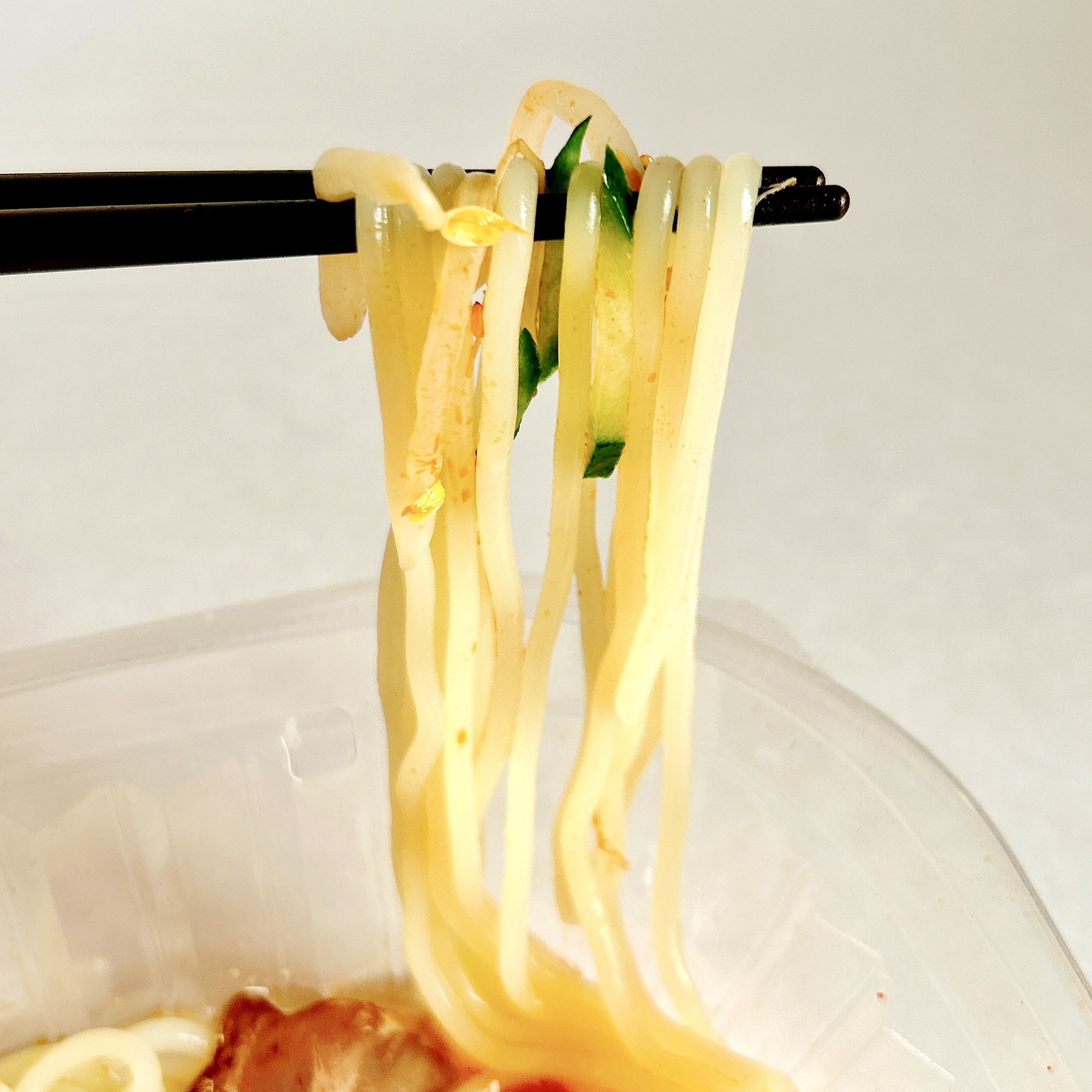 LAWSON(ローソン)のオススメのお弁当「うるもち!澄み渡るスープの冷麺」