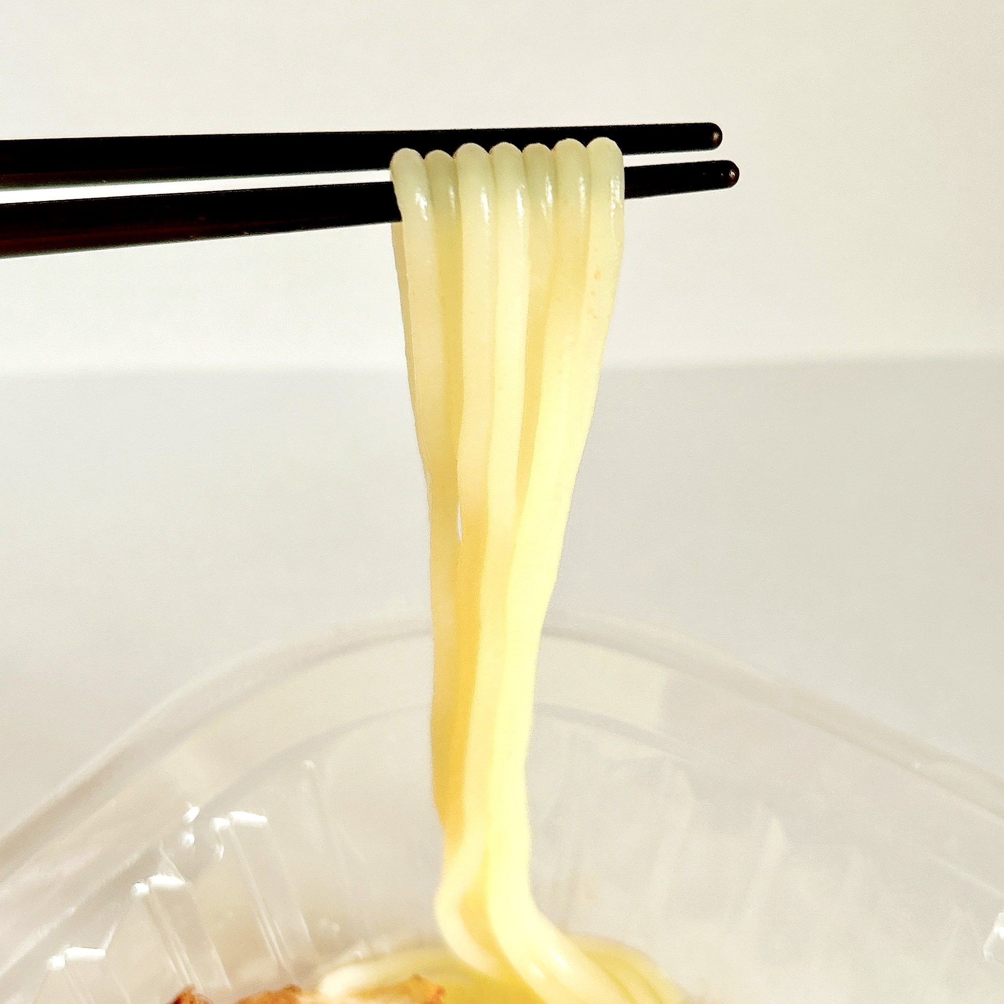 LAWSON(ローソン)のオススメのお弁当「うるもち!澄み渡るスープの冷麺」