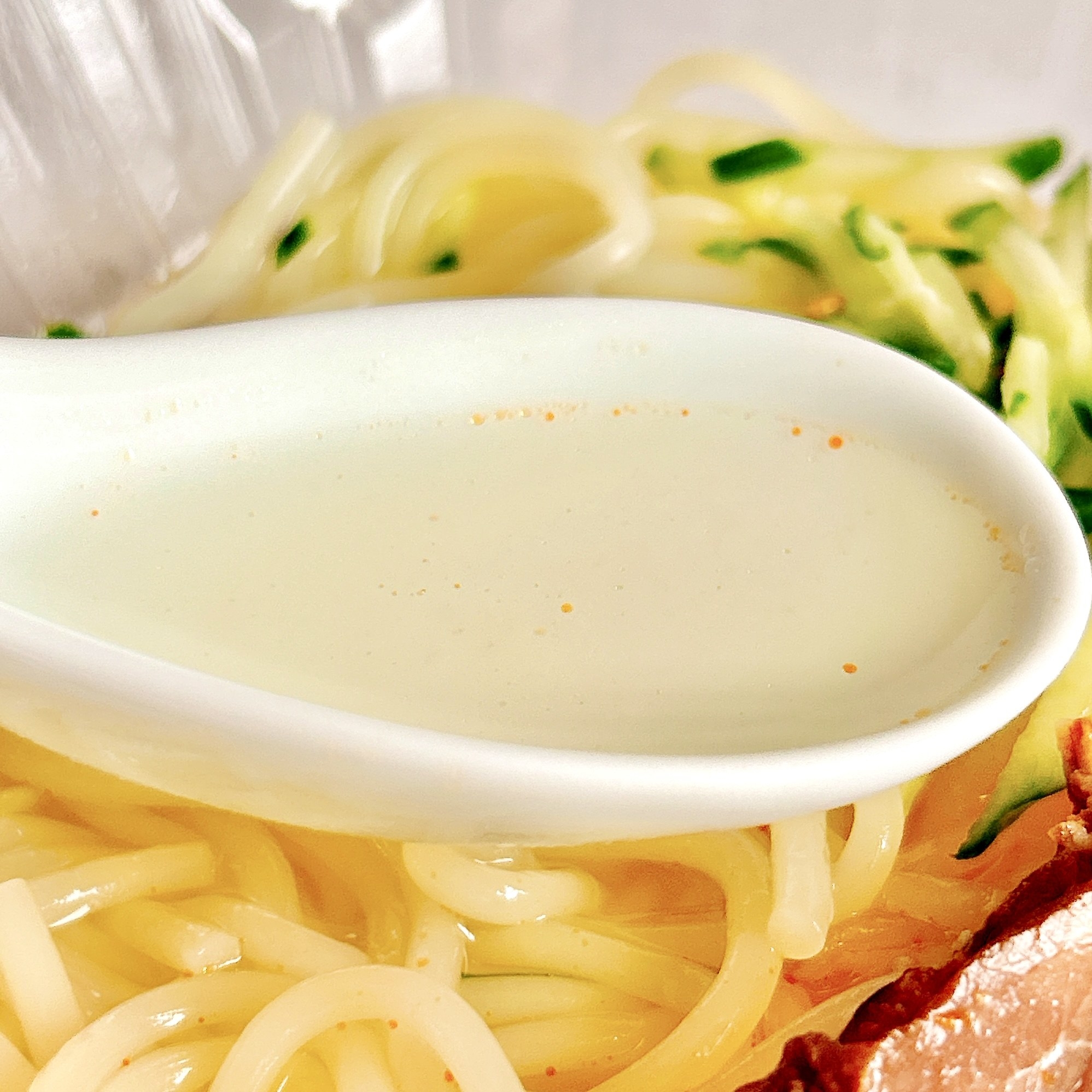 LAWSON(ローソン)のオススメのお弁当「うるもち!澄み渡るスープの冷麺」