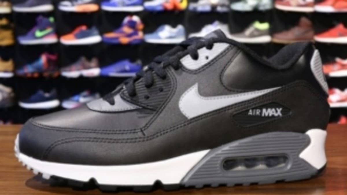A simple color scheme is put on display over the dependable Air Max 90 Essential by Nike Sportswear.
