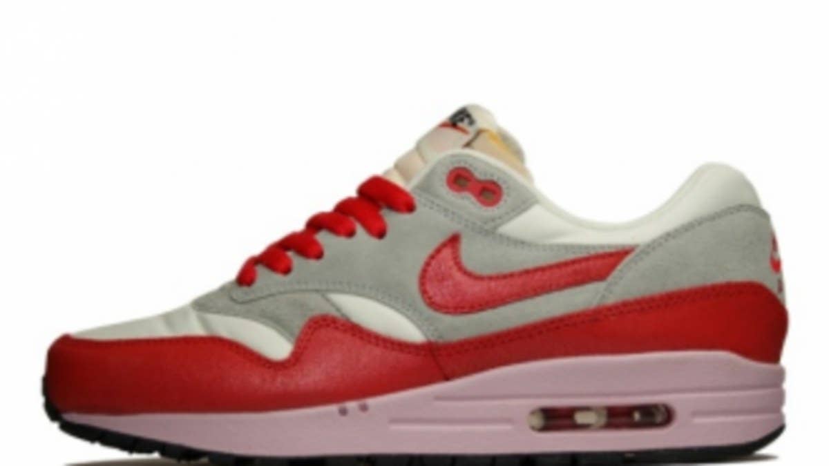 January will be filled with a countless amount of classic runners with Nike Sportswear introducing three vintage AM 1's for the ladies to kick off 2013.  
