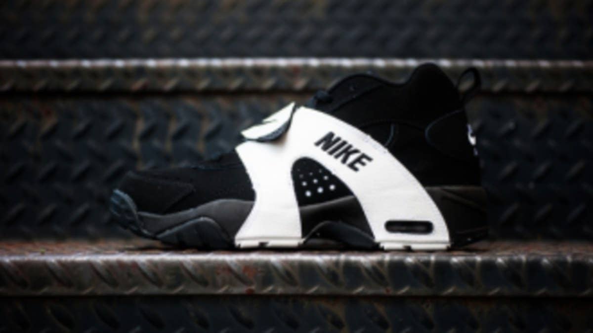 Another Nike turf classic returns for the summer in two great color schemes.