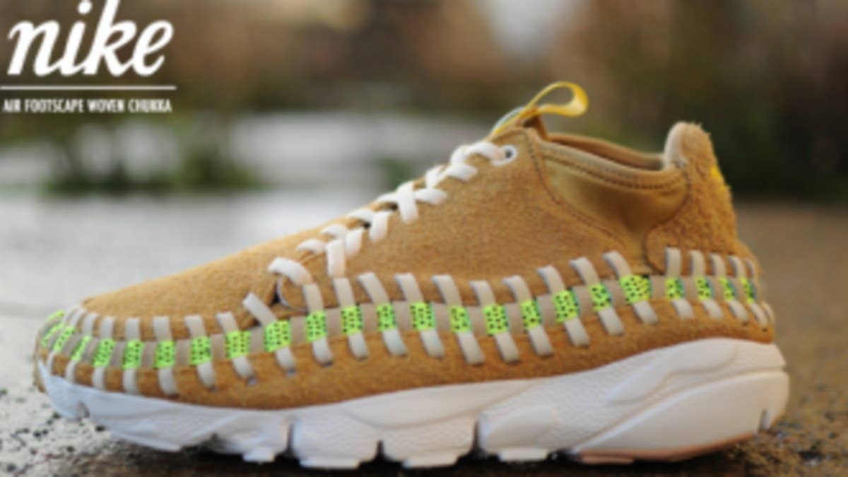 Early next month, Nike Sportswear will release a new colorway of the Air Footscape Woven Chukka in Flight Gold / Beach / Vachetta Tan.